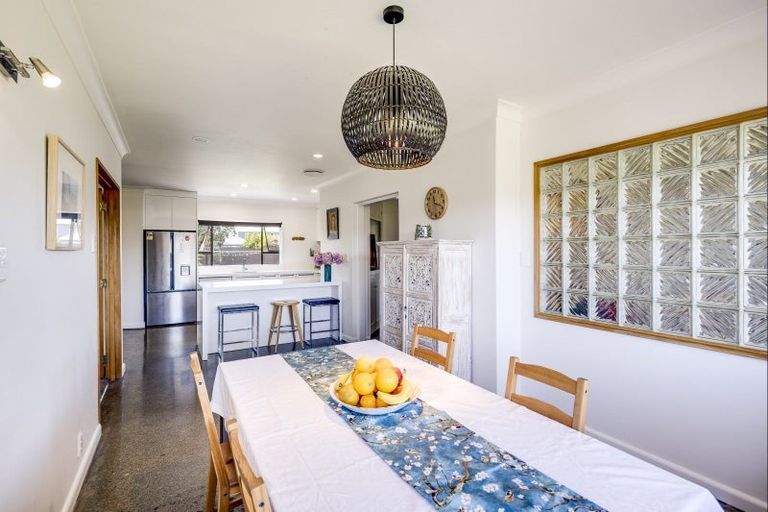 Photo of property in 28 Chester Street, Taradale, Napier, 4112