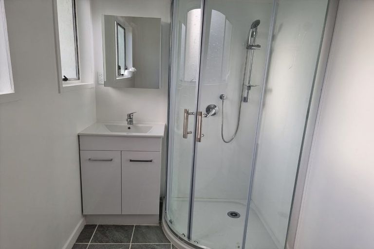 Photo of property in 1/21 Simon Ellice Drive, Bayview, Auckland, 0629