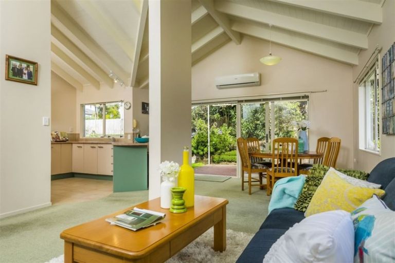 Photo of property in 18 Graven Court, Henderson, Auckland, 0612