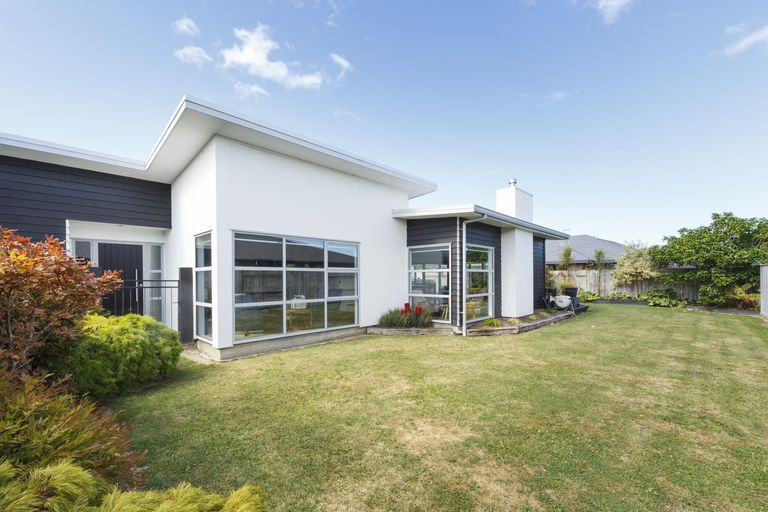 Photo of property in 31 Pegasus Place, Kelvin Grove, Palmerston North, 4414