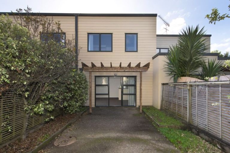 Photo of property in 3/17 Harbour View Road, Te Atatu Peninsula, Auckland, 0610