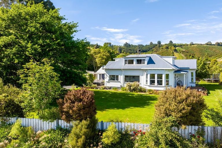 Photo of property in 264 Gladstone Road North, Mosgiel, 9092