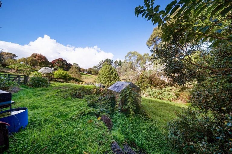 Photo of property in 215 Kaipara Road, Papakura, 2582