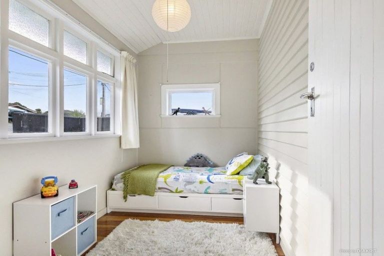 Photo of property in 22 Mandalay Terrace, Khandallah, Wellington, 6035