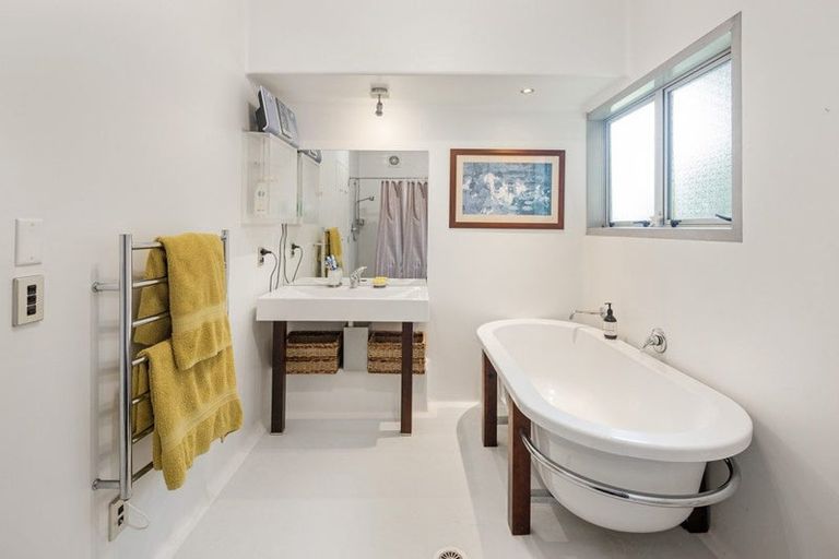 Photo of property in 79 Mantell Street, Seatoun, Wellington, 6022