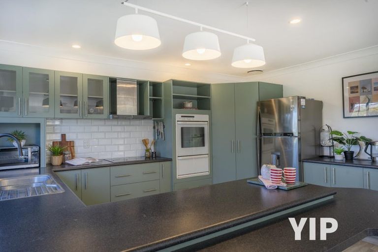 Photo of property in 17 Claverton Grove, Churton Park, Wellington, 6037