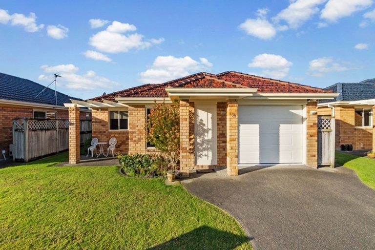 Photo of property in 34 Sovereign Isle Lane, Rototuna, Hamilton, 3210