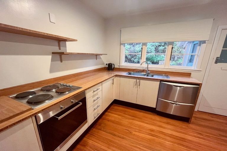 Photo of property in 18 Bridle Path Road, Heathcote Valley, Christchurch, 8022