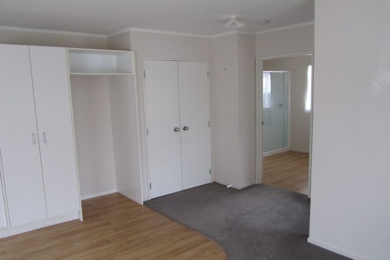 Photo of property in 3 Kaumatua Place, Te Atatu Peninsula, Auckland, 0610