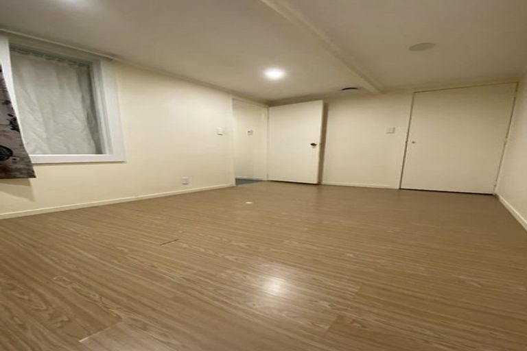 Photo of property in 288 East Coast Road, Forrest Hill, Auckland, 0620