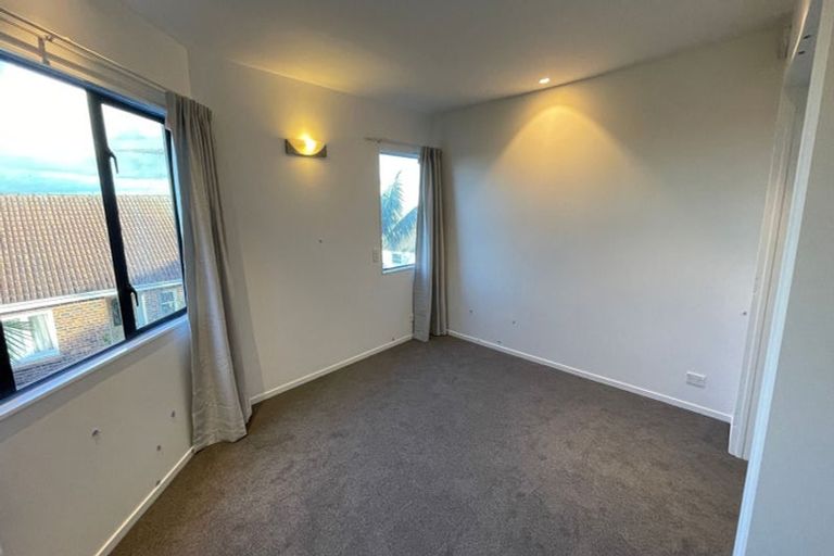 Photo of property in 1/41 High Road, Glenfield, Auckland, 0629