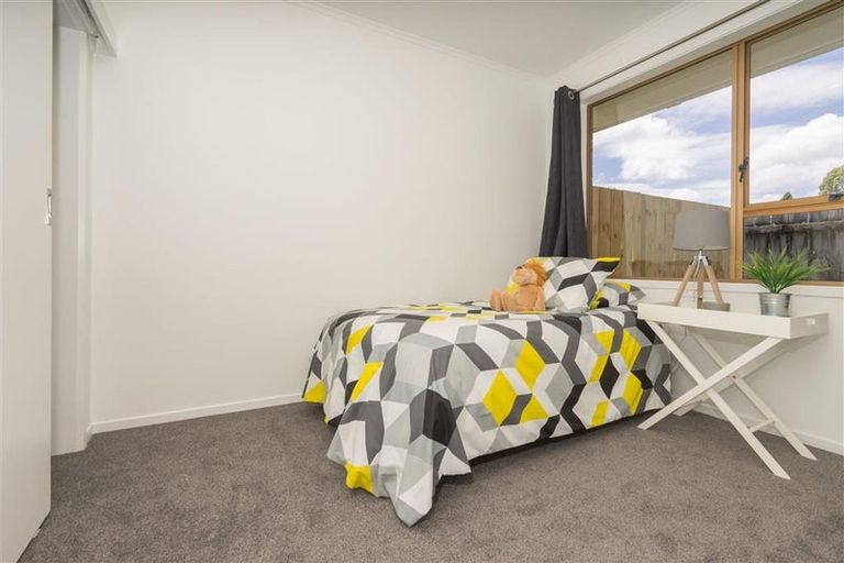 Photo of property in 70 Taikata Road, Te Atatu Peninsula, Auckland, 0610