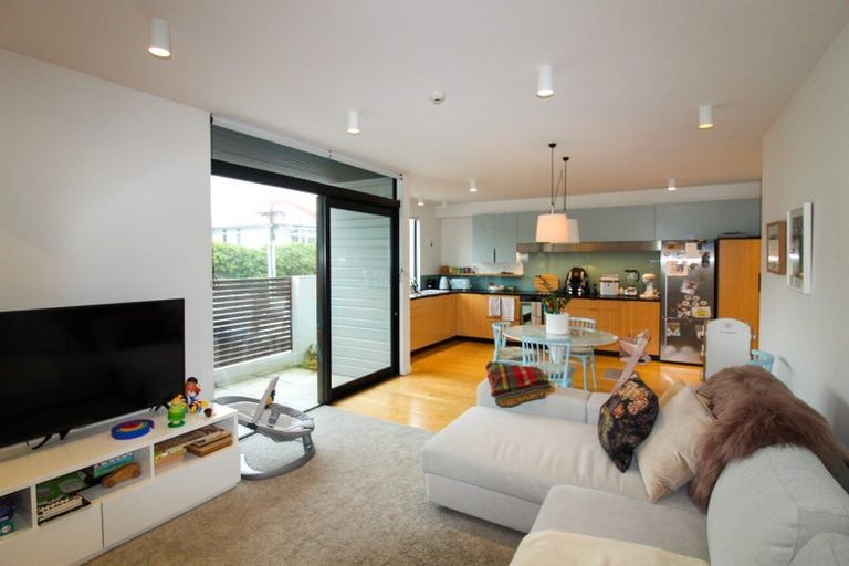 Photo of property in 76 Brougham Street, Mount Victoria, Wellington, 6011
