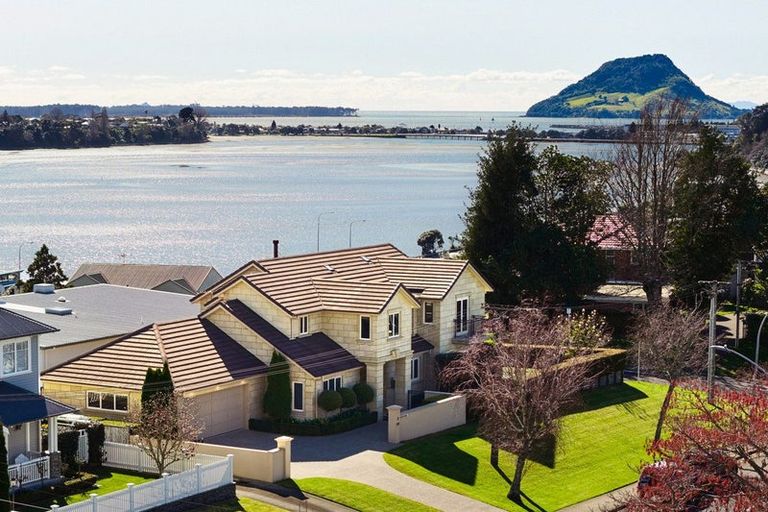 Photo of property in 1 Edgecumbe Road, Tauranga, 3110