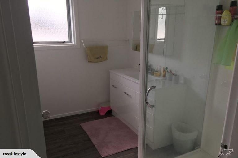 Photo of property in 3 Statesman Street, Henderson, Auckland, 0612