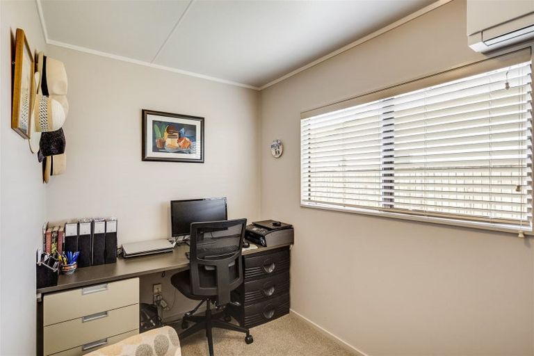 Photo of property in 23a Hammond Road, Taradale, Napier, 4112