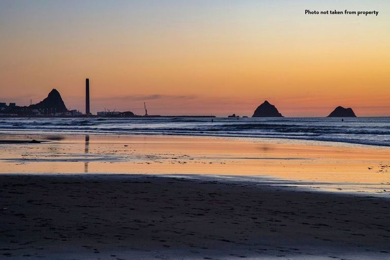 Photo of property in 6 Seaton Street, Strandon, New Plymouth, 4312