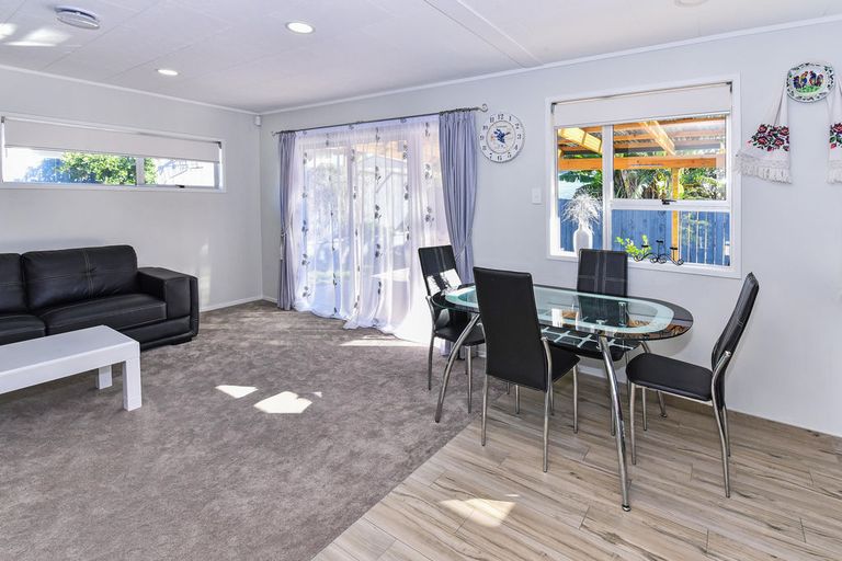 Photo of property in 2/21 Komako Place, Papatoetoe, Auckland, 2025
