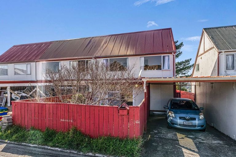 Photo of property in 19 Hollydale Grove, Churton Park, Wellington, 6037