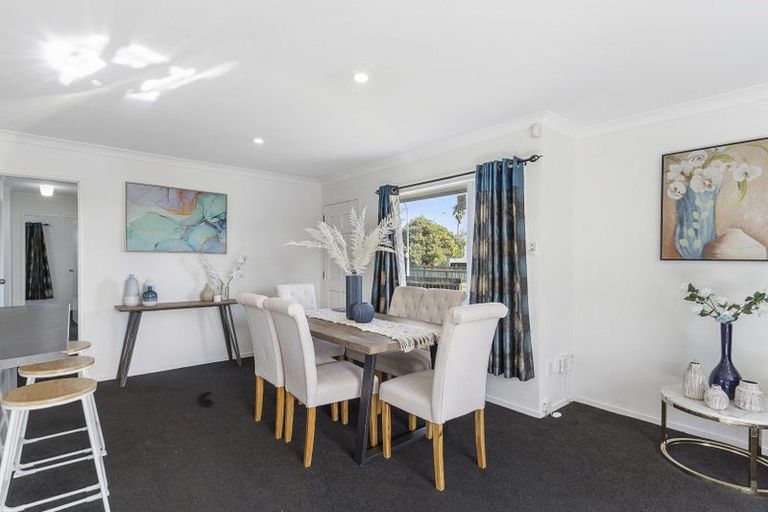 Photo of property in 1/39 Riverton Drive, Randwick Park, Auckland, 2105