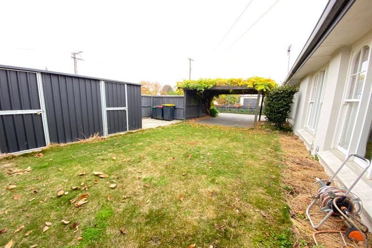 Photo of property in 17 Woodford Terrace, Ilam, Christchurch, 8053