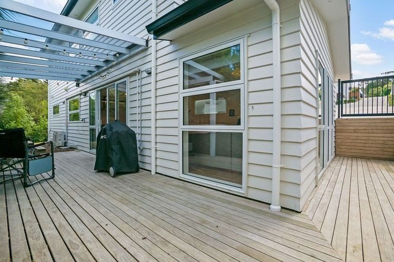 Photo of property in 28 Shah Place, Glen Eden, Auckland, 0602