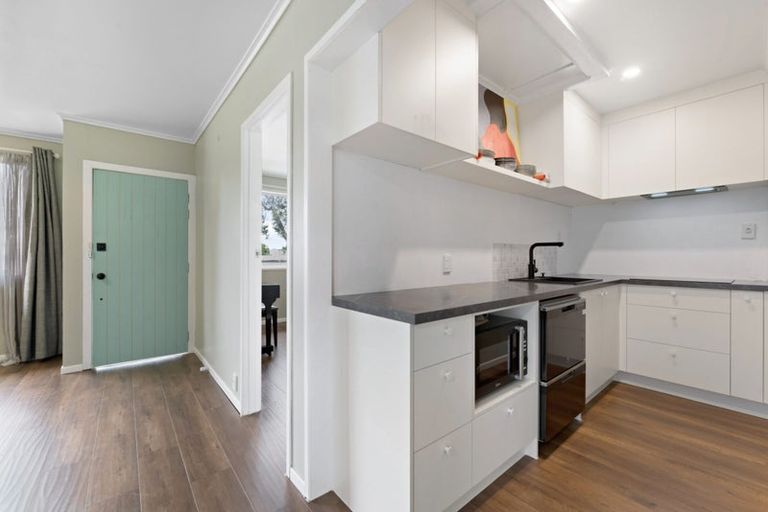 Photo of property in 2/1 Sturges Road, Henderson, Auckland, 0610