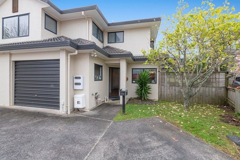 Photo of property in 19 Calypso Way, Unsworth Heights, Auckland, 0632
