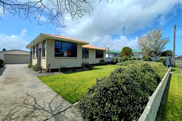 Photo of property in 10 Wera Street, Hawera, 4610