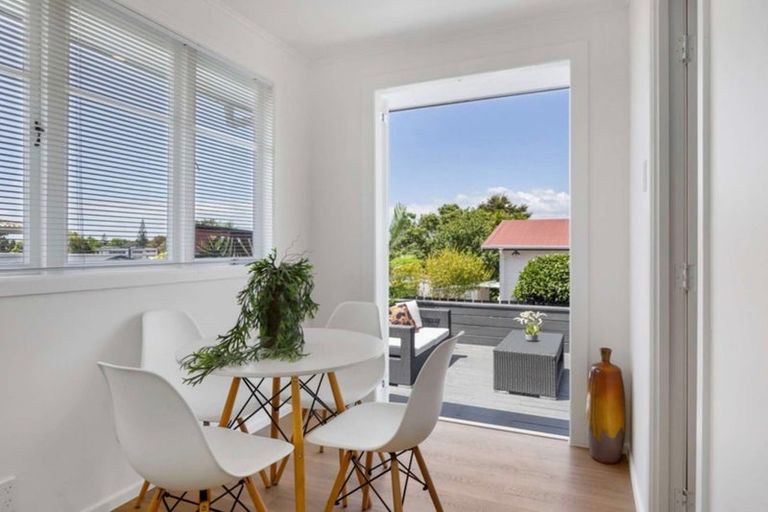 Photo of property in 32 Neil Avenue, Te Atatu Peninsula, Auckland, 0610