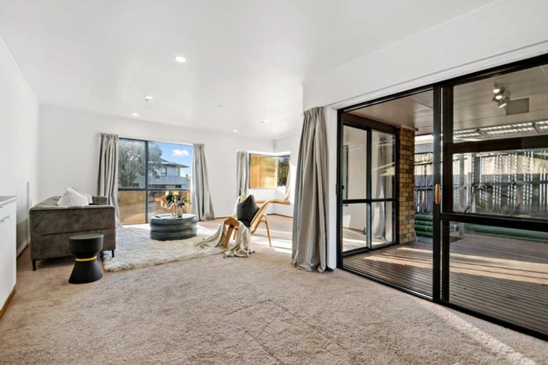 Photo of property in 40 Pigeon Mountain Road, Half Moon Bay, Auckland, 2012