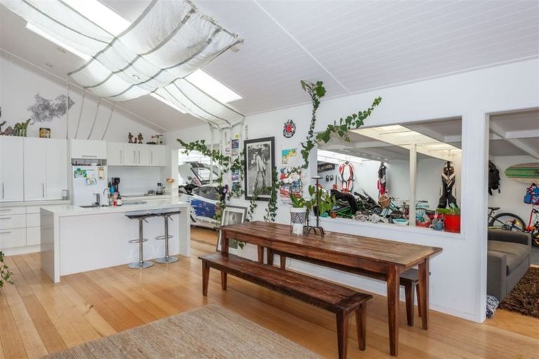 Photo of property in 217 Ocean Road, Whangamata, 3620