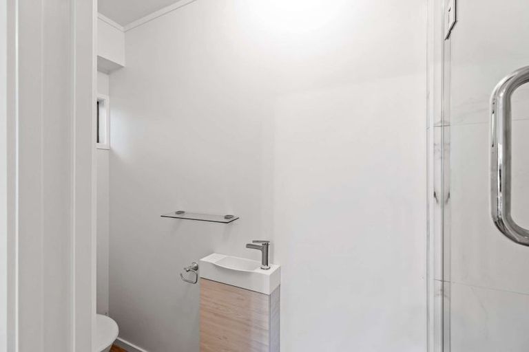 Photo of property in 3/72 Lake Road, Northcote, Auckland, 0627