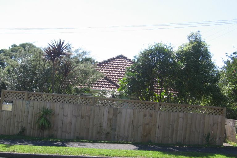 Photo of property in 5 Savoy Road, Glen Eden, Auckland, 0602