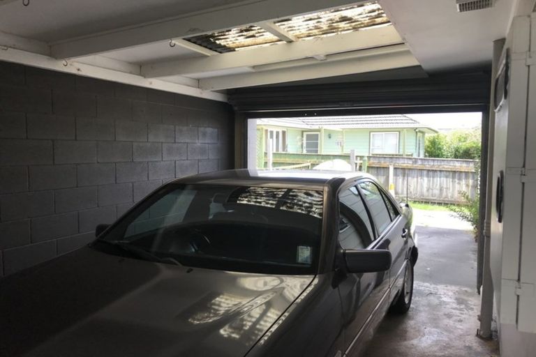 Photo of property in 1/14 Amberley Avenue, Te Atatu South, Auckland, 0610