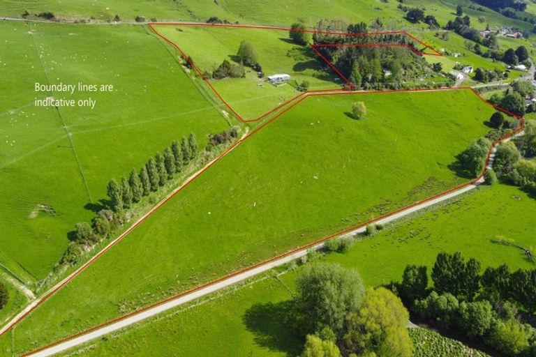 Photo of property in 38 Titoki Road, Waikanae Beach, Waikanae, 5036