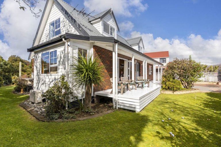 Photo of property in 10 Elder Grove, Whalers Gate, New Plymouth, 4310