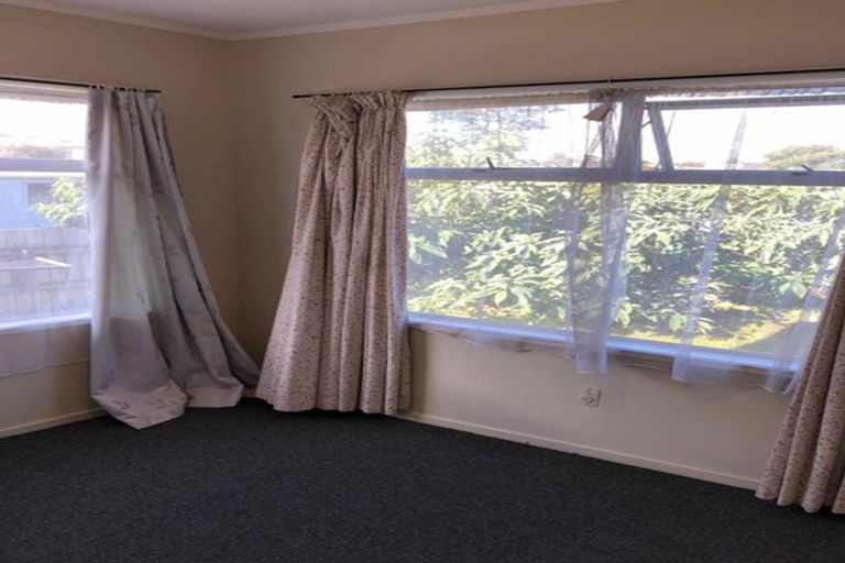 Photo of property in 47 Staverton Crescent, Mangere, Auckland, 2022