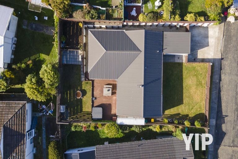 Photo of property in 8 Gow Street, Newlands, Wellington, 6037