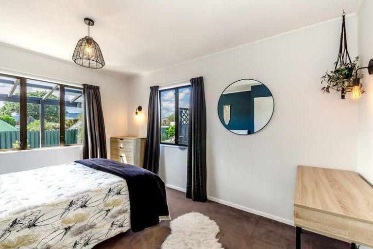 Photo of property in 36 Hollis Road, Paraparaumu Beach, Paraparaumu, 5032