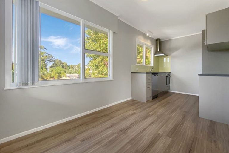 Photo of property in 52 Cyclarama Crescent, Massey, Auckland, 0614