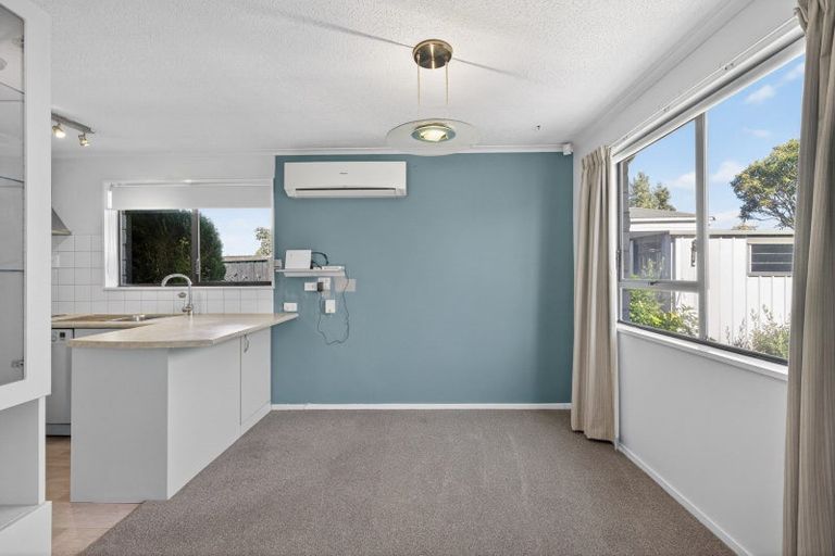 Photo of property in 2/70 Marlow Road, Aranui, Christchurch, 8061