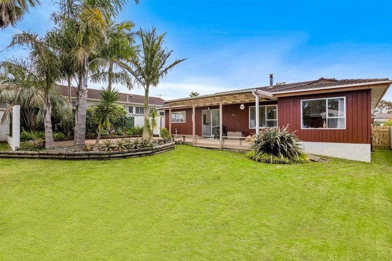 Photo of property in 4 Towra Place, Botany Downs, Auckland, 2010
