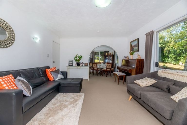 Photo of property in 37 Kohekohe Street, New Lynn, Auckland, 0600