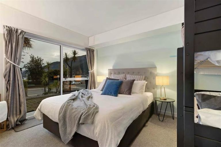 Photo of property in 39/37 Hallenstein Street, Queenstown, 9300