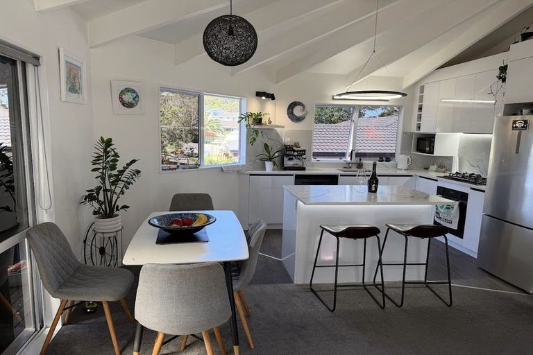 Photo of property in 2 Hanui Place, Massey, Auckland, 0614