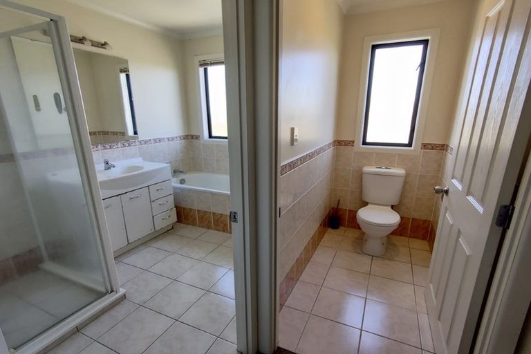 Photo of property in 6 Hampervale Place, Flat Bush, Auckland, 2016