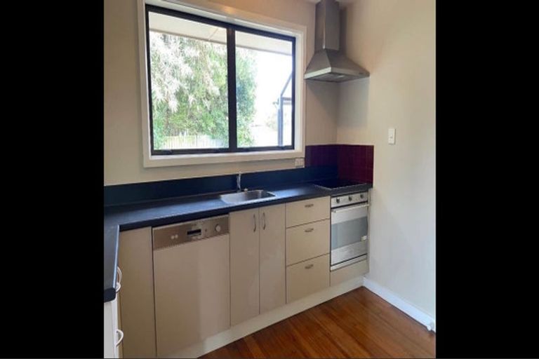 Photo of property in 17 Ostend Place, Avonhead, Christchurch, 8042