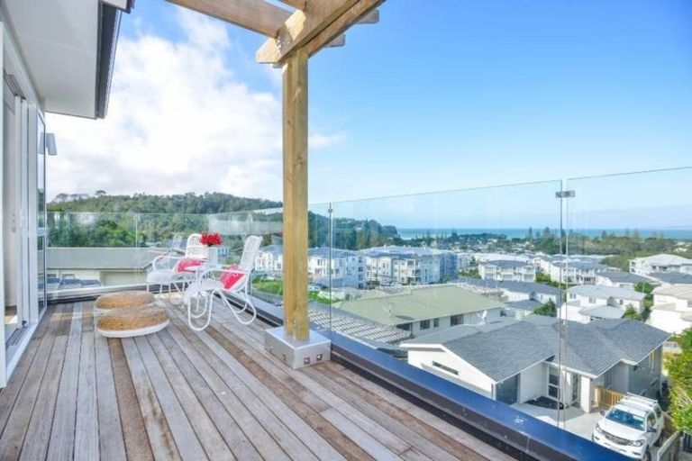 Photo of property in 32 Ngahere Views, Orewa, 0931