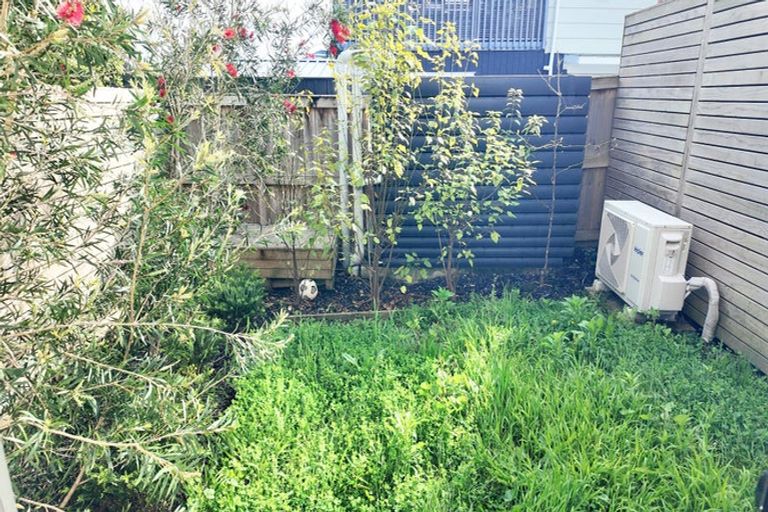 Photo of property in 44b Cyclarama Crescent, Massey, Auckland, 0614